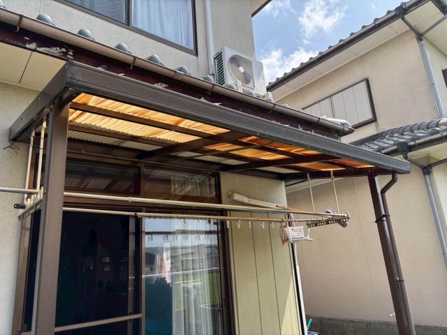 ベランダ屋根 波板変色