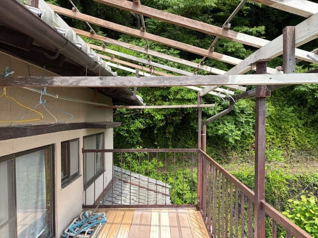 テラス屋根　波板撤去工事