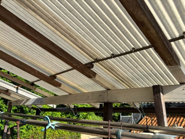 波板　経年劣化