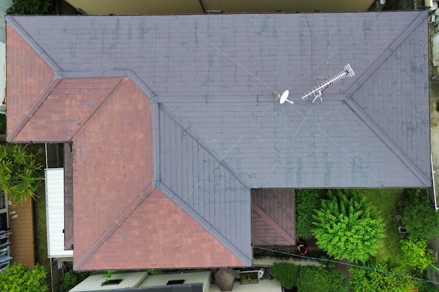 コロニアル屋根　雨漏り　現地調査