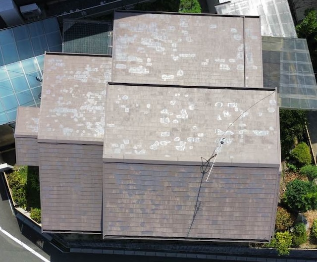 スレート屋根　塗装剥がれ　劣化　現地調査