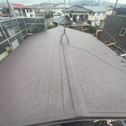 太宰府市｜塗装が剥がれて劣化が進行した屋根... 屋根カバー工法にて美しい屋根へ！