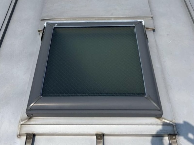 天窓　コーキング工事　施工完了