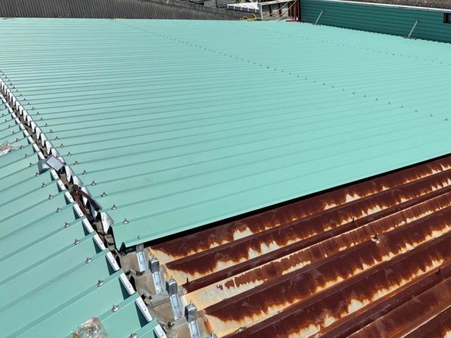 工場屋根カバー工法 ヨドルーフ施工