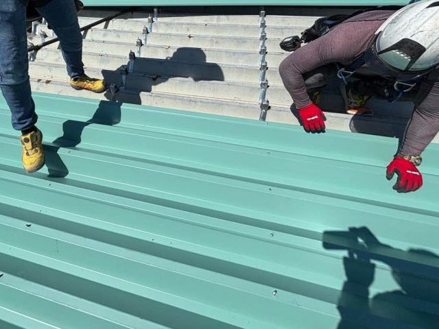 工場屋根カバー工法 ヨドルーフ施工