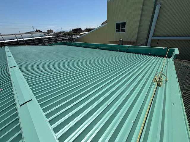 工場屋根カバー工法 施工完了 住みたかルーフ