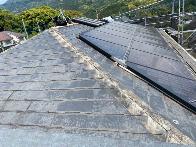 屋根カバー工法　既存棟撤去　