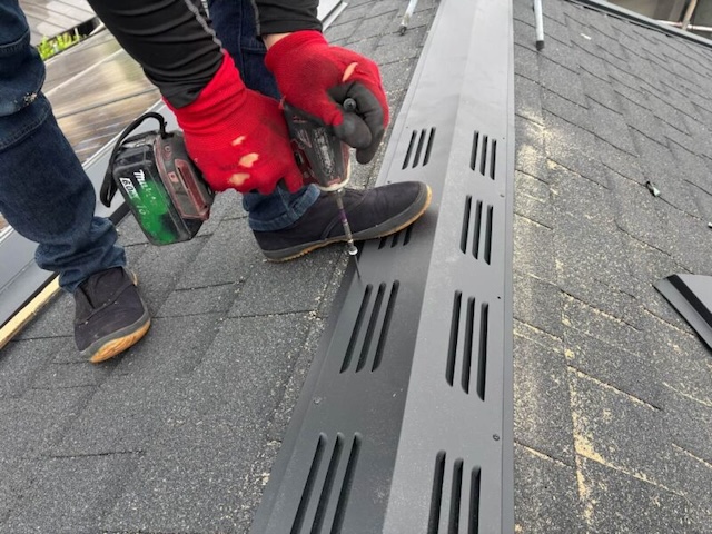 屋根カバー工法 換気棟取り付け