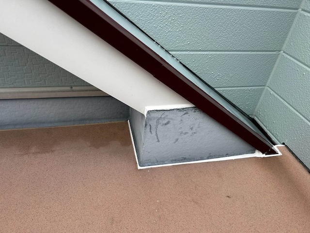 増築部　雨漏り　シーリング補修工事