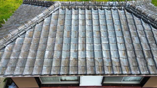 セメント瓦　劣化　色褪せ