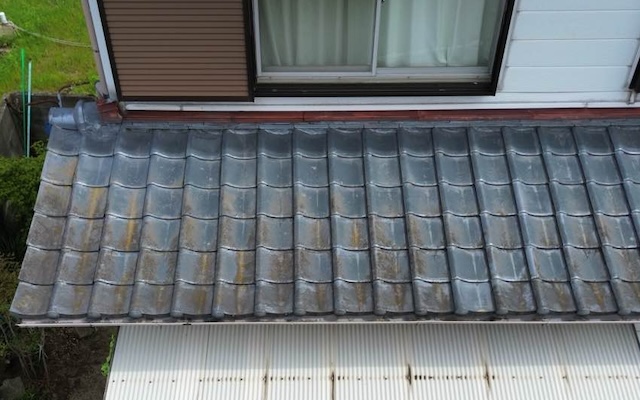 セメント瓦　劣化　色褪せ