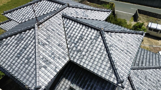 瓦屋根住宅　劣化　ひび割れ　