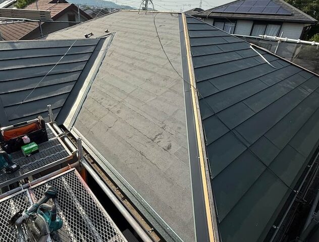 屋根カバー工法 スーパーガルテクト施工 住みたかルーフ