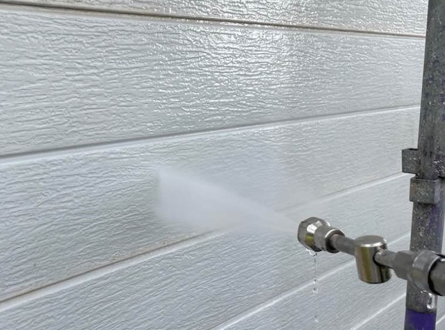 外壁塗装工事　高圧洗浄　住みたかルーフ