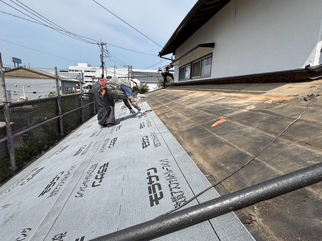 屋根葺き替え工事 防水シート敷設