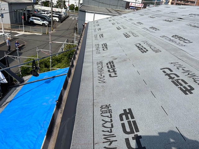 屋根葺き替え工事 防水シート敷設 改質アスファルトルーフィング