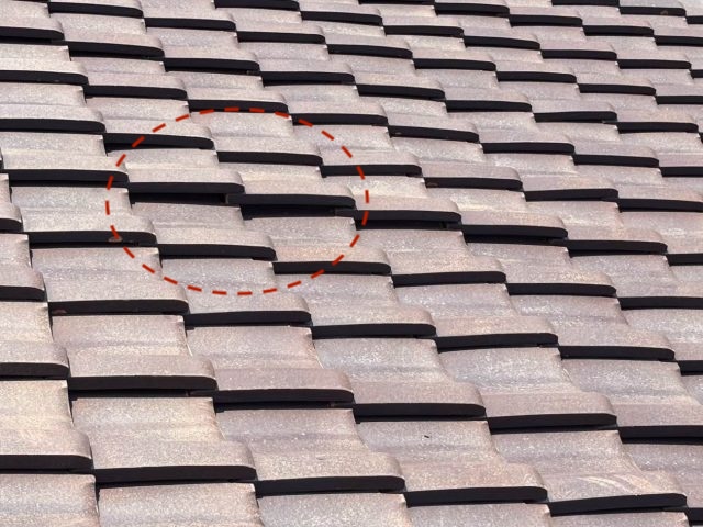 瓦屋根　瓦の沈み込み　雨漏り
