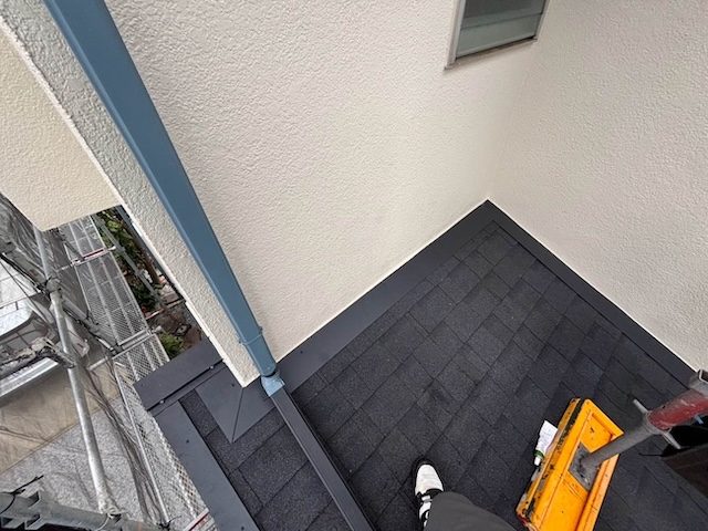 屋根カバー工法　板金取り付け