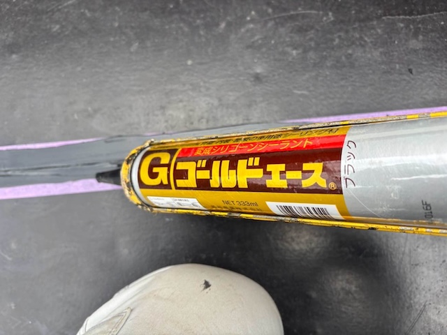 玄関庇　シーリング補修工事