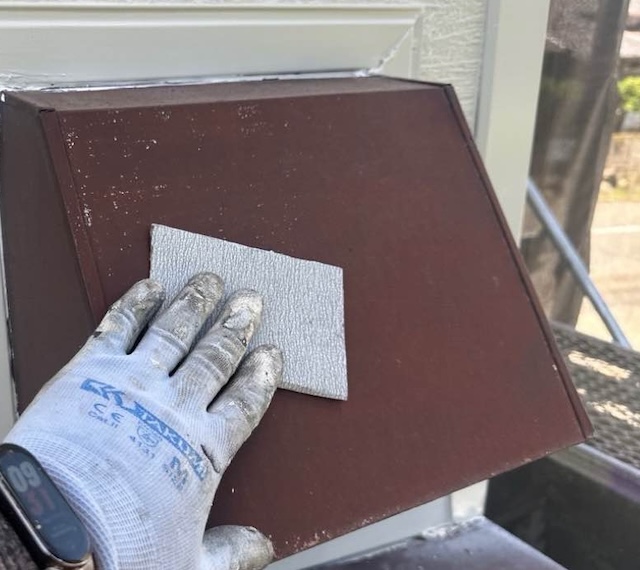 塗装工事　換気フード　ケレン作業