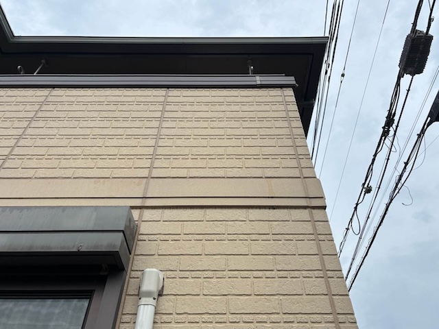 外壁塗装工事　現地調査　外壁　色褪せ