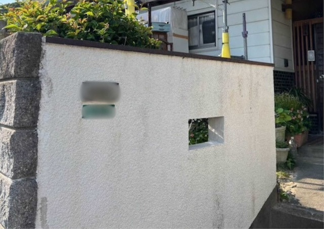 外構　塀　カビ　劣化