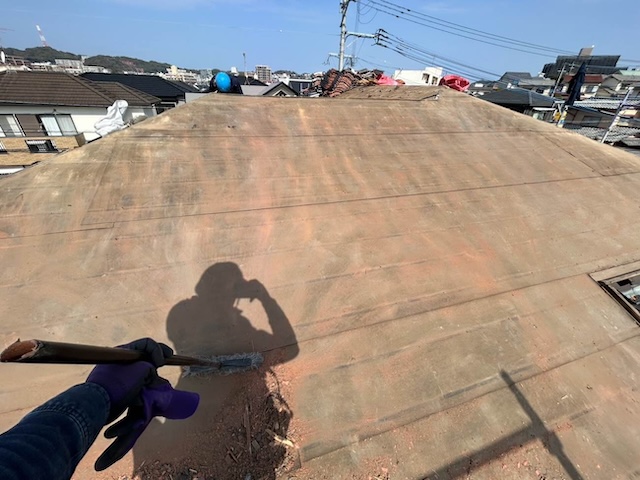 屋根葺き替え工事　既存瓦撤去