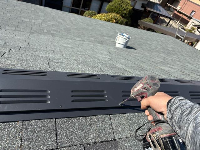 屋根葺き替え工事　棟板金取り付け　住みたかルーフ