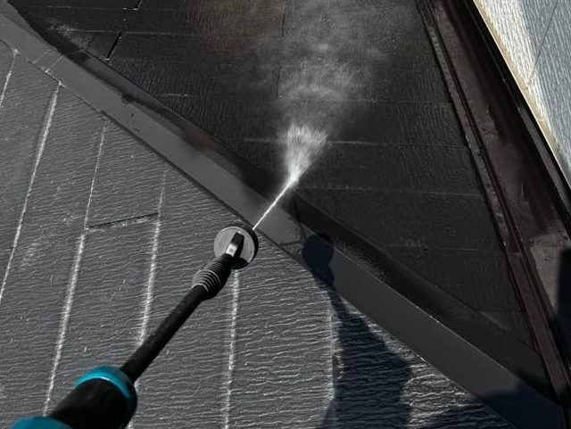 屋根カバー工法　高圧洗浄