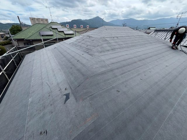屋根カバー工法　防水シート敷設