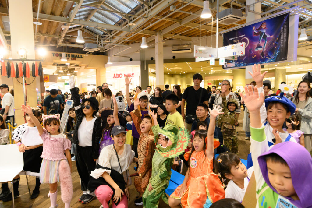 【糟屋郡久山町】トリアスモールで瓦割り体験イベントを開催！子どもたちの笑顔あふれる一日に